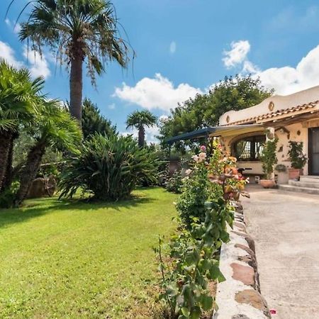 Villa Con Immenso Giardino オロゼーイ エクステリア 写真