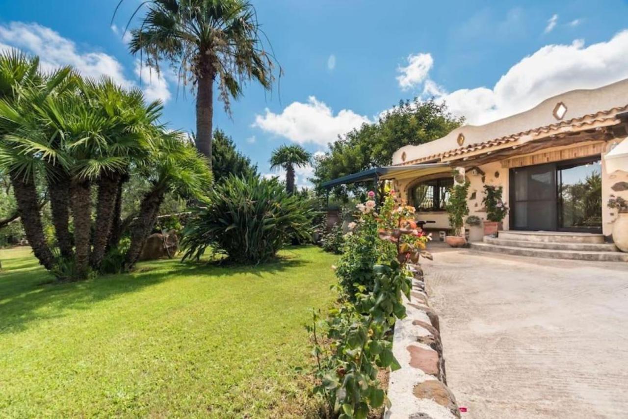 Villa Con Immenso Giardino オロゼーイ エクステリア 写真
