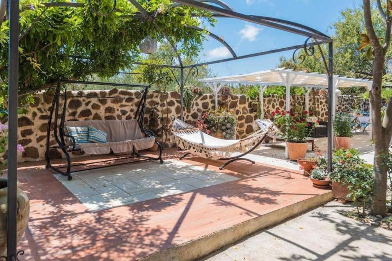 Villa Con Immenso Giardino オロゼーイ エクステリア 写真