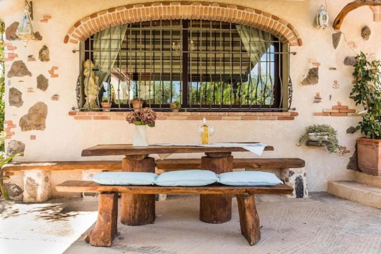 Villa Con Immenso Giardino オロゼーイ エクステリア 写真