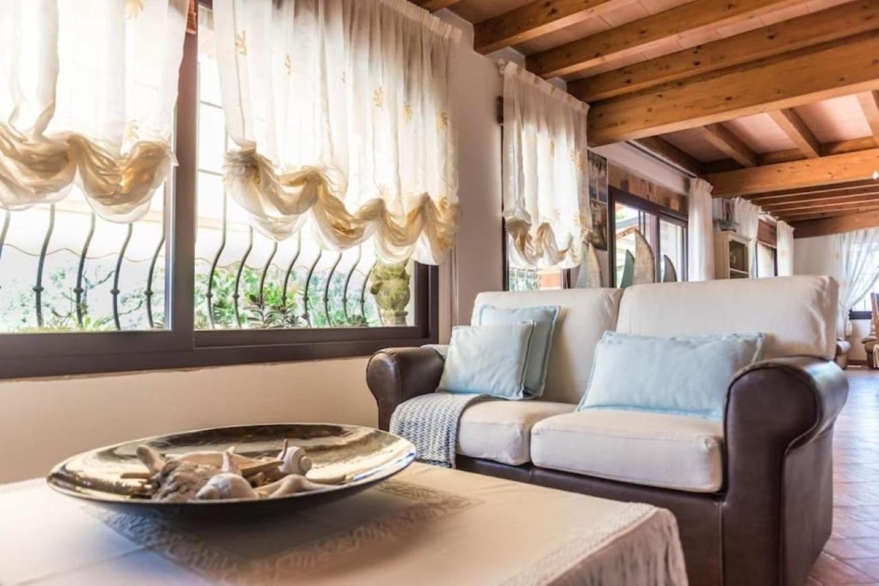 Villa Con Immenso Giardino オロゼーイ エクステリア 写真