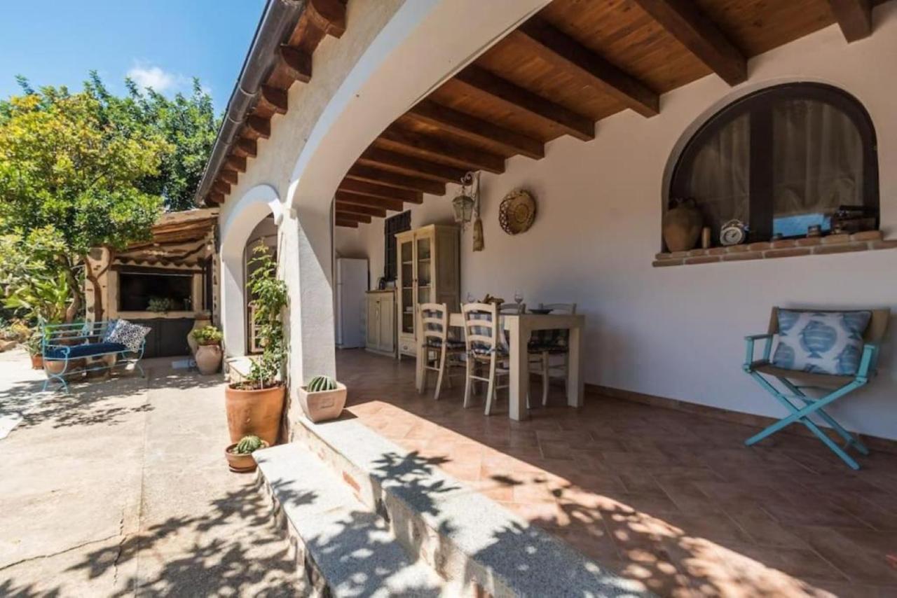 Villa Con Immenso Giardino オロゼーイ エクステリア 写真