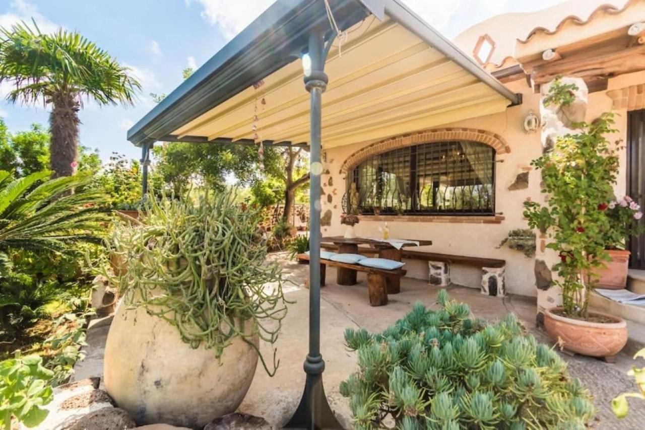Villa Con Immenso Giardino オロゼーイ エクステリア 写真