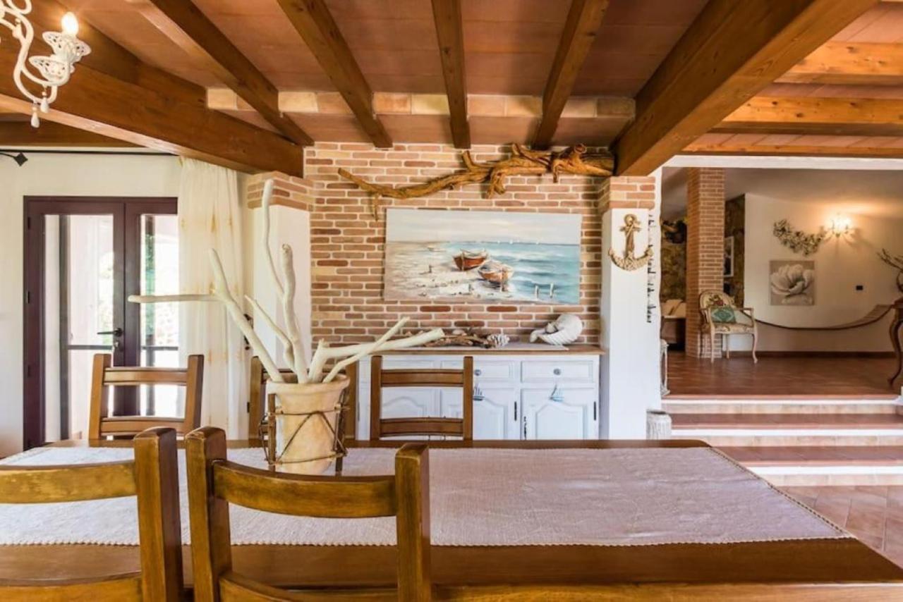 Villa Con Immenso Giardino オロゼーイ エクステリア 写真