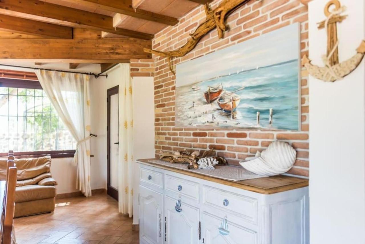 Villa Con Immenso Giardino オロゼーイ エクステリア 写真