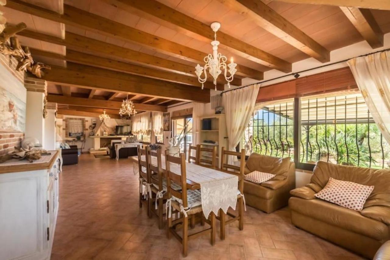 Villa Con Immenso Giardino オロゼーイ エクステリア 写真
