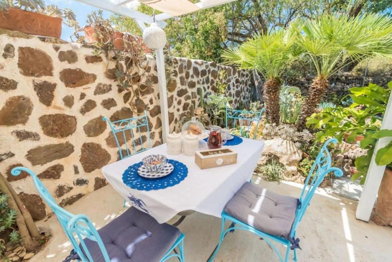 Villa Con Immenso Giardino オロゼーイ エクステリア 写真