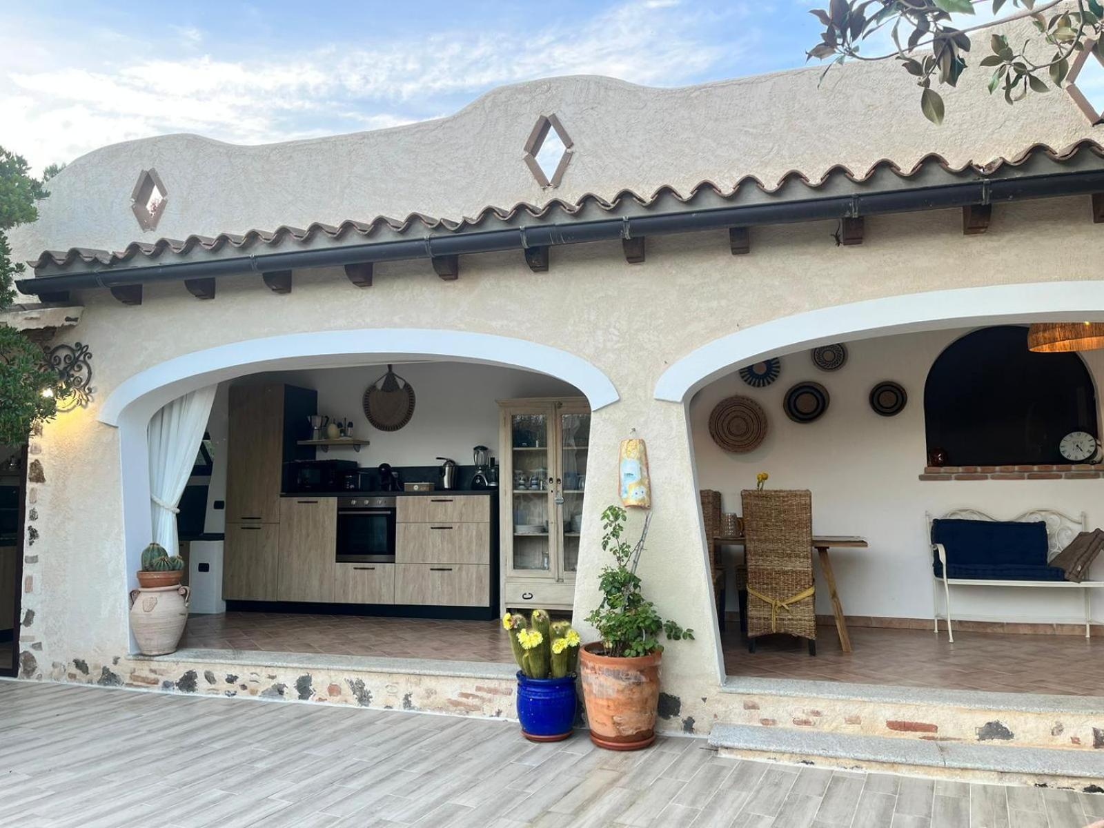Villa Con Immenso Giardino オロゼーイ エクステリア 写真